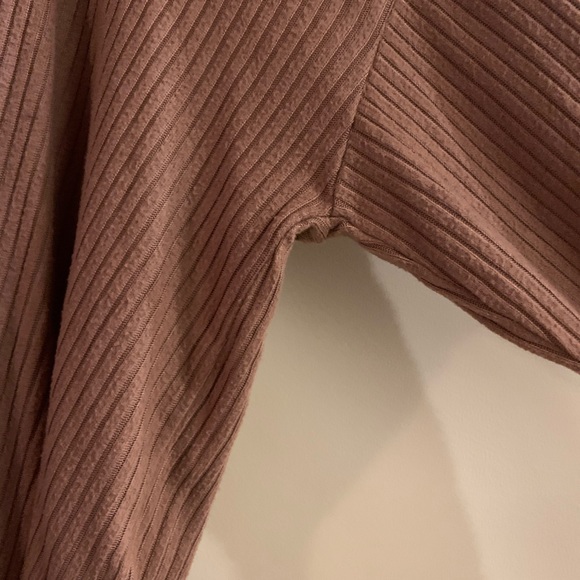Wild Fable long sleeve fuzzy soft oversized top. Size xxl in a mauve color. - Picture 3 of 3